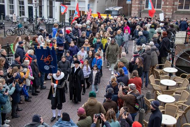 people in the streets, procession, chairs, building